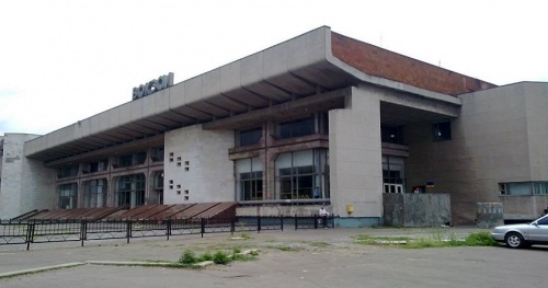 Иловайский вокзал ждет Россию      В далеком детстве мне доводилось подолгу бывать в удивительном ...   Тяжелый физический труд и постоянный риск гибели в шахте закаляли жителей Донецкой, Луганской и части Ростовской областей поколениями. Для выживания в таких условиях люди выработали привычку отвечать за свои слова, помогать друг другу в критические моменты, быть готовыми биться до конца. Блага жизни доставались непросто, а то, что досталось тяжело, особенно ценится.