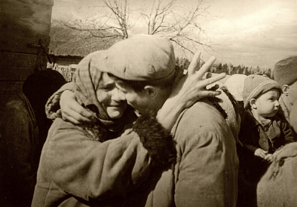 Проводы на фронт в одном из сел Украины. 1941 г.