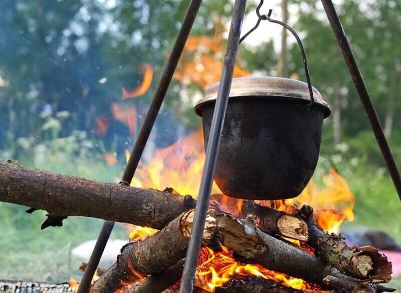 Туристический котелок на костре