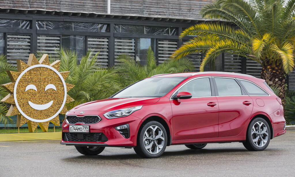 Киа Сид универсал вырос в длину на 11 см, багажник стал просто огромным.