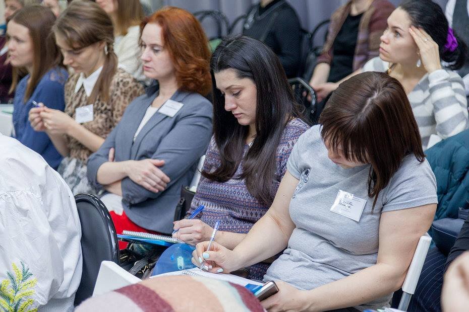 Конференция вскрыла наболевшие вопросы. Например, что нельзя интегрироваться в мировое пространство до тех пор, пока мы не можем как следует развить Монтессори-педагогику в России; гаджетозависимость современных детей в традиционной системе образования; проблемы инклюзивного образования; адаптация Монтессори-метода к современному образованию.
