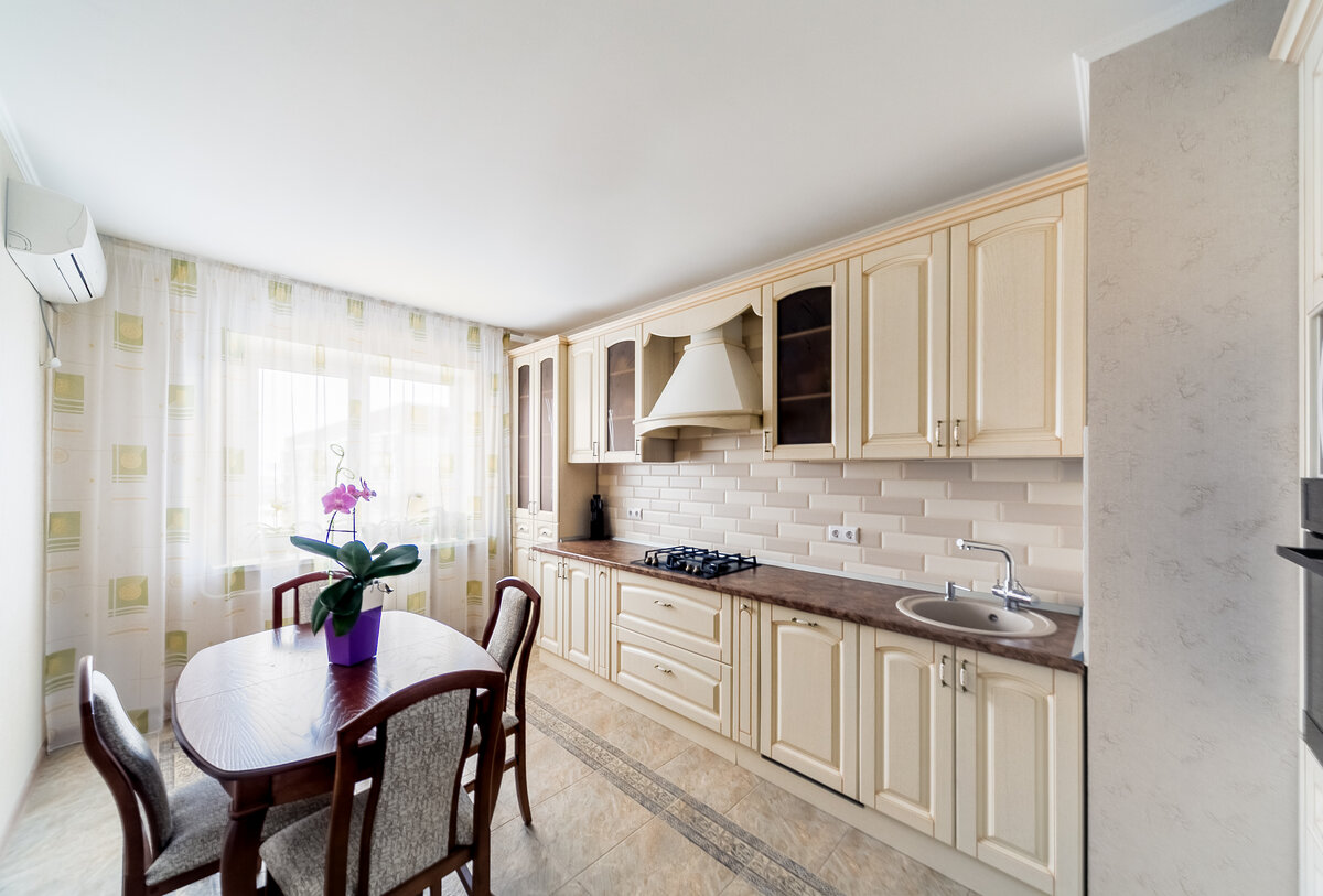 Красивая классическая кухня