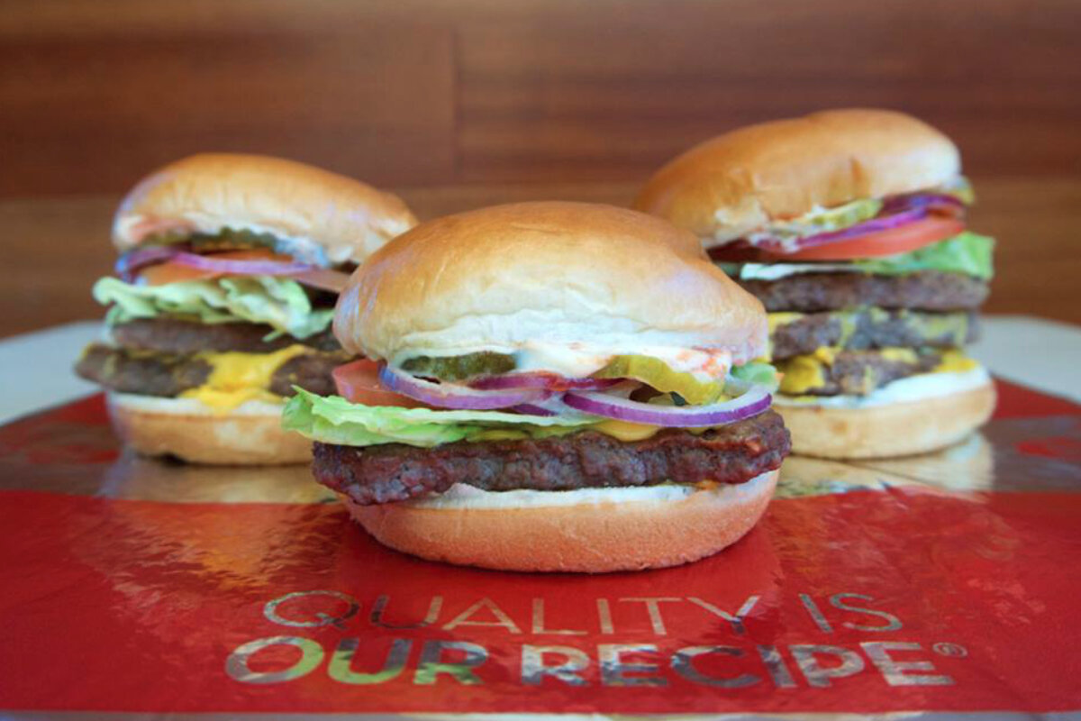 Смак чизбургер. Wendy's бургеры. Бургерная Вендис. Чизбургер Wendys. Вендис бургер в Москве.