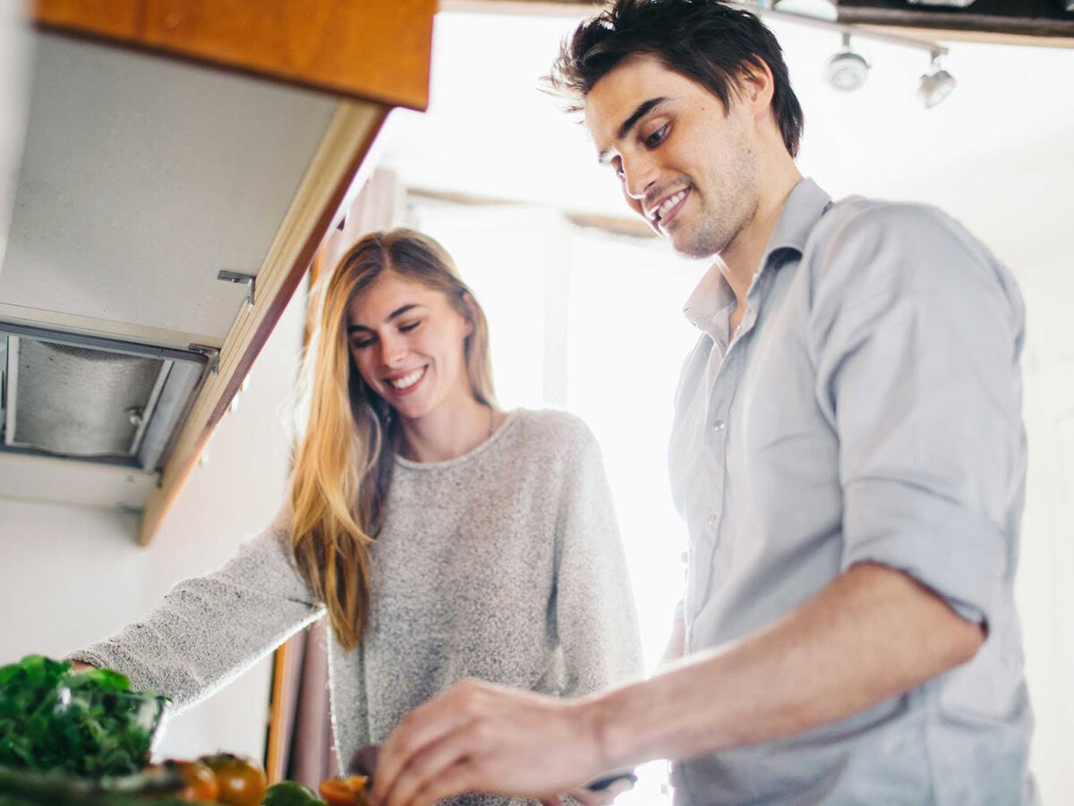 Правила санитарии и гигиены в каждой семье разные. Кто-то постоянно следит за идеальной чистотой, а кто-то считает, что выращенные в собственном саду фрукты или овощи можно употреблять немытыми. Возможно, тебе покажется странным, но существуют вещи, которые могут удивить даже самых чистоплотных людей. 
