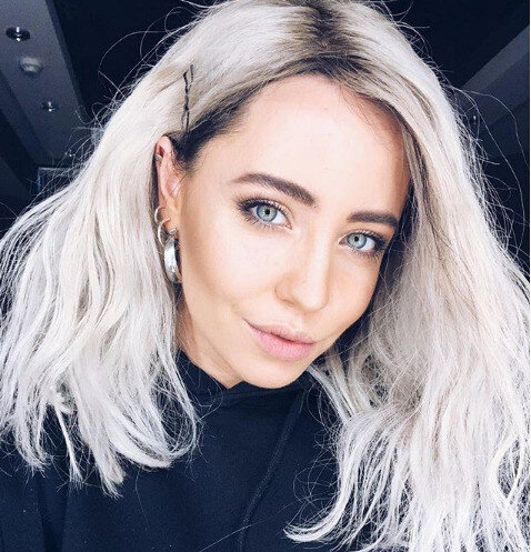 Долгожданный отдых в Дубае обернулся для 28-летней солистки группы «Время и стекло» неприятностью: Надя Дорофеева заболела, у нее поднялась температура, появился кашель. Певица была вынуждена обратиться к местным врачам.Надя Дорофеева // Фото: Instagram