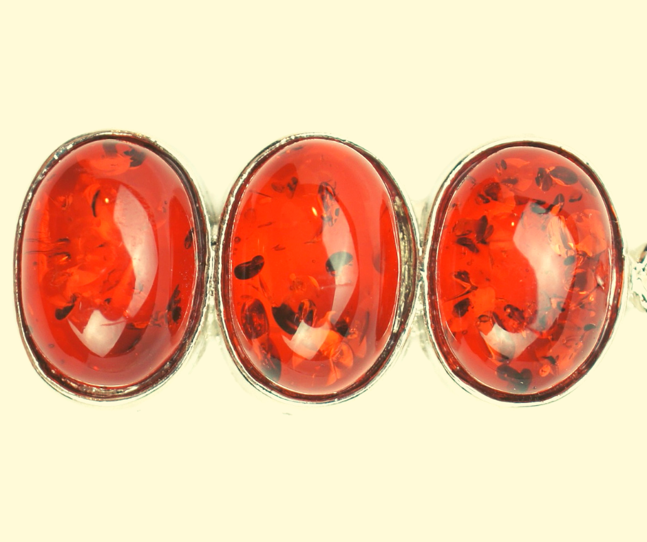 Непривычный, привлекающий внимание предмет должен напоминать вам, что надо чаще моргать