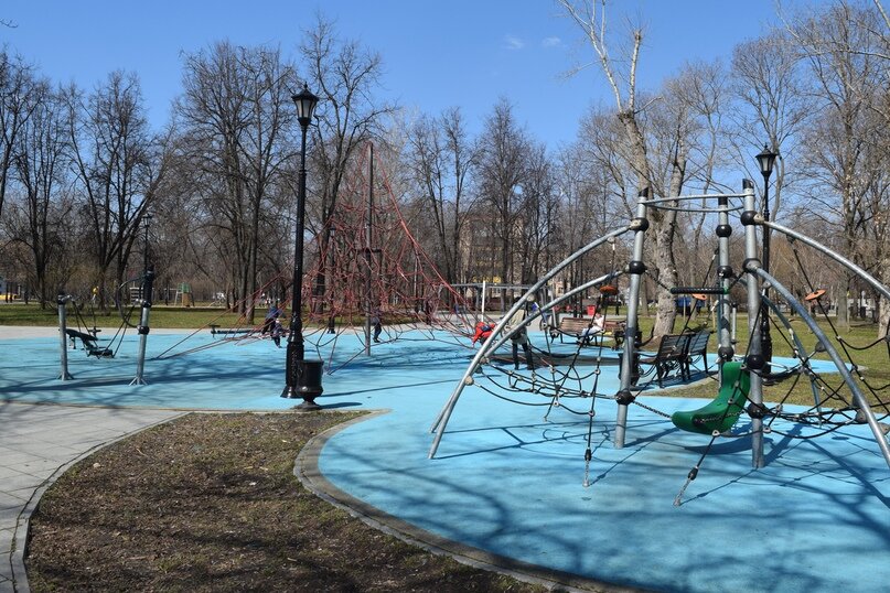 Современная детская площадка рядом с ВДНХ