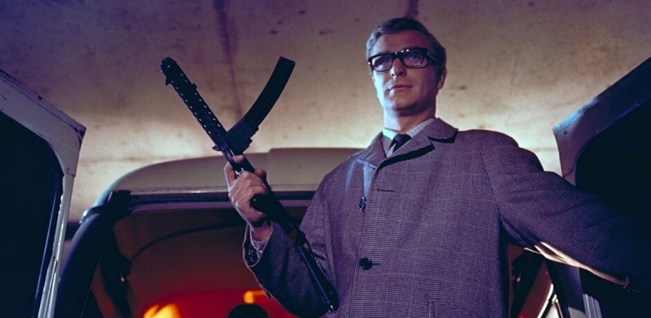 Первый фильм 1965 года отличали также необычные операторские приёмы, более характерные для артхаусного кинематографа: неожиданные ракурсы и наклоны камеры, неуравновешенные композиции кадров.