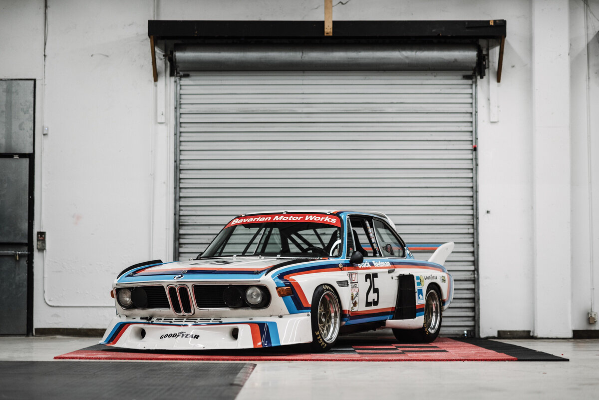 BMW 3,5 CSL IMSA 1974 года будет выставлен на торги RM Sotheby’s в пятницу, 16 августа. Аукционный дом рассчитывает выручить от $1,5 до 2,2 млн за автомобиль, построенный в 1974 году заводской командой Hermetite BMW для участия в чемпионате IMSA 1975 года. 