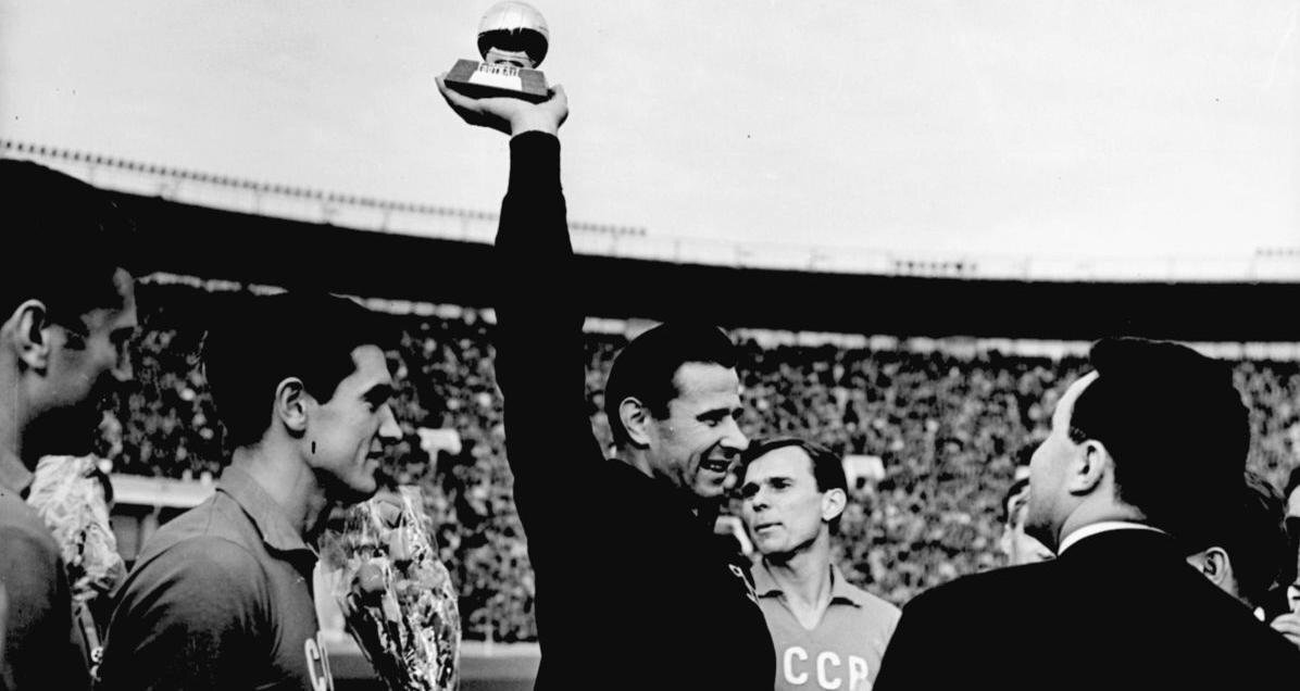 Лев Яшин с Золотым мячом