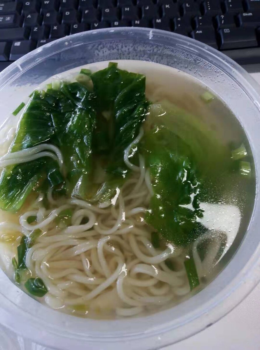 Суп лапша с зеленью