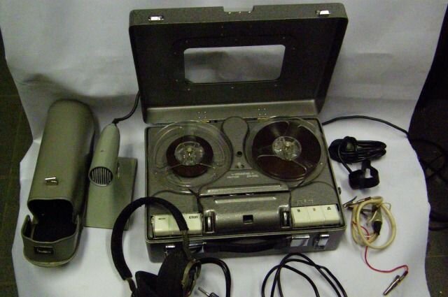 Профессиональный катушечный диктофон П180-М, который выпускался Вильнюсским приборостроительным заводом 