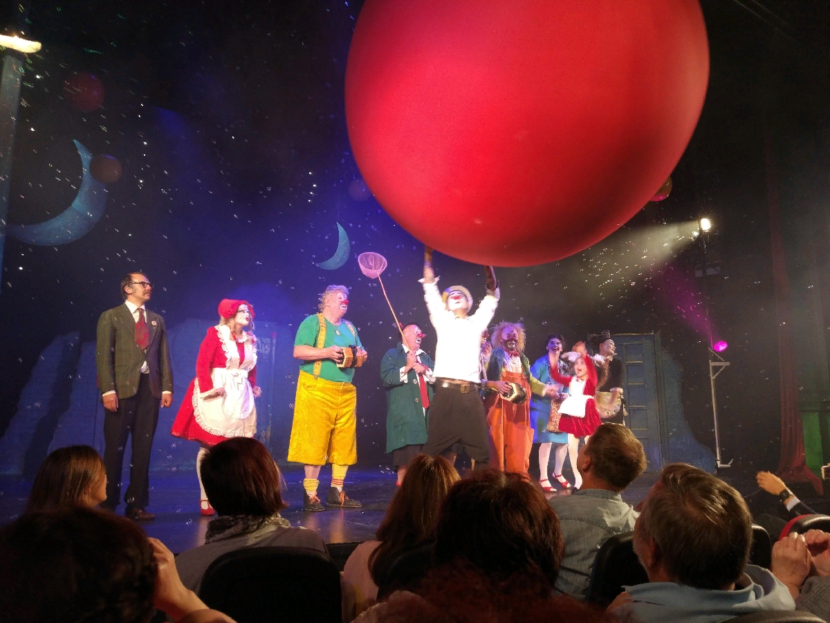 театр лицедеи санкт-петербург актеры. ай яй ревю театр лицедеи. клоун-мим-театр лицедеи. 9. спектакль ая-яй-ревю.