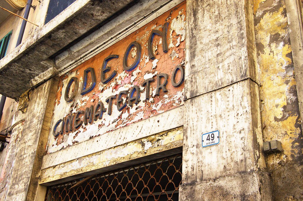 Фото: Flickr (жаль, но подобные "древние" кинотеатры в Италии постоянно закрываются, скоро ни одного не останется)