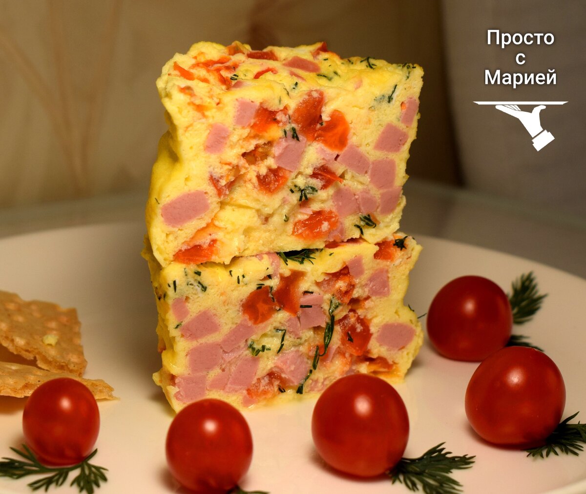 Омлет в микроволновке с помидорами и сыром