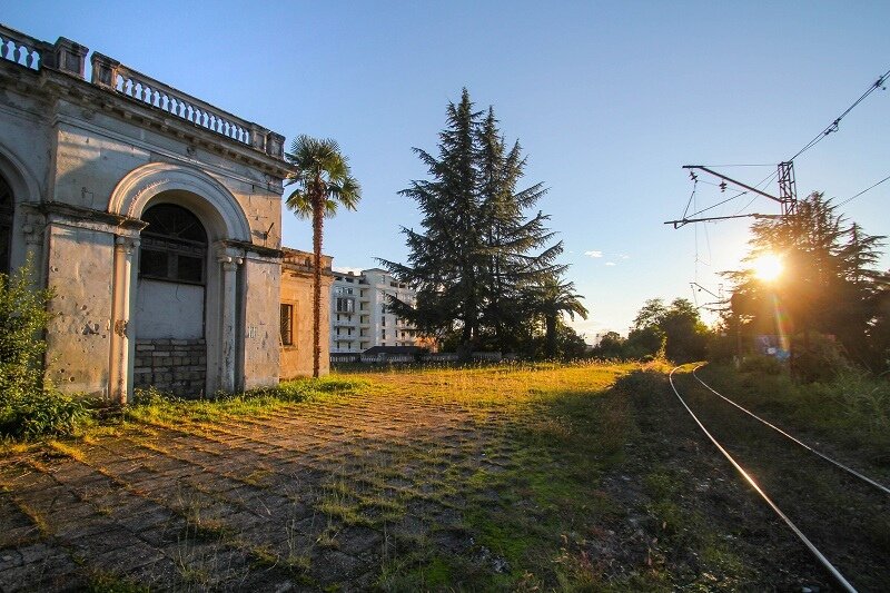 Абхазия: Заброшенная станция Гума и Сухумский ботанический сад