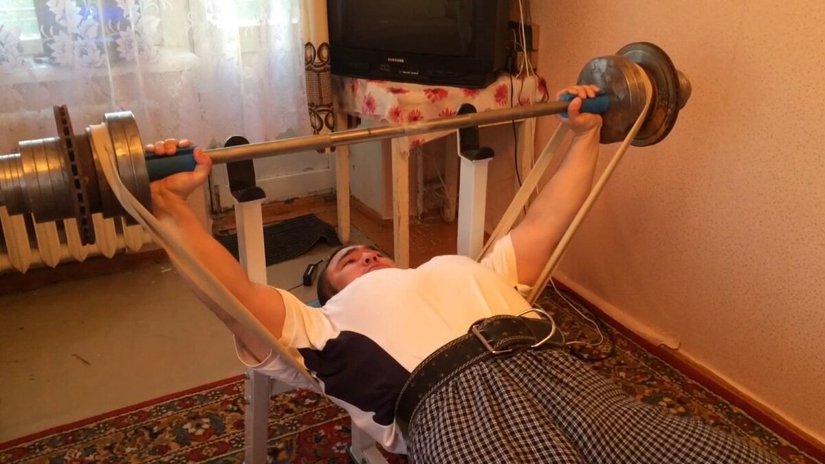 Чем можно заменить штангу в домашних условиях