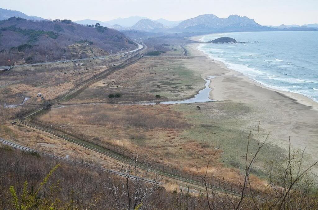 Граница между Северной и Южной Кореей - одно из самых неоднозначных мест в Азии