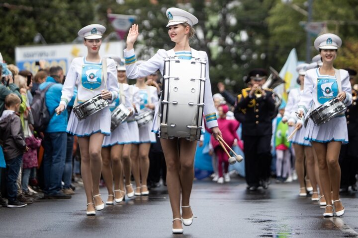 Барабанщицы - гордость и краса Калининграда. Каждый год их можно увидеть на День города. Фото - Александр Подгорчук.