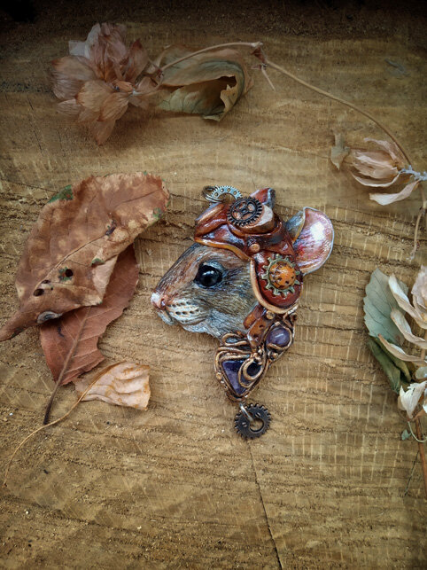 Конечно, это не Гаечка, но по-своему мышь очень интересная.