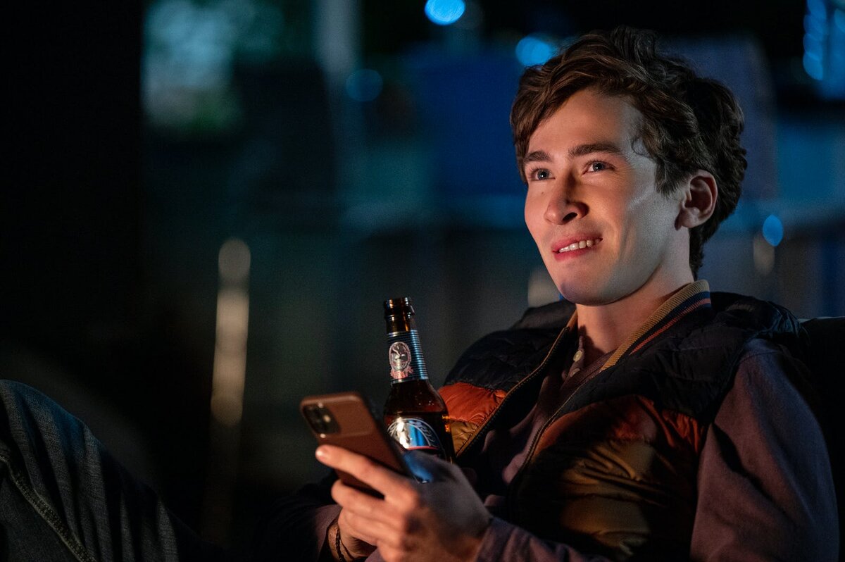 Звезда "ТЫ" Дилан Арнольд снимался в фильме, основанном на фанфике про Гарри Стайлса