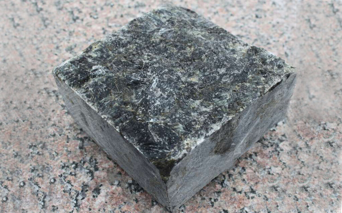 Сопка Бунтина — пилено-колотая брусчатка 