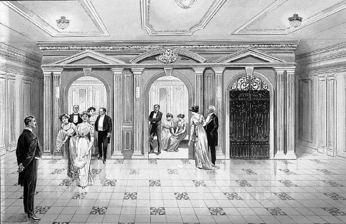 Так выглядели лифты на океанском лайнере Olimpic в 1911 году. Такие же имел его «брат» Titanic, погибший при столкновении с айсбергом.