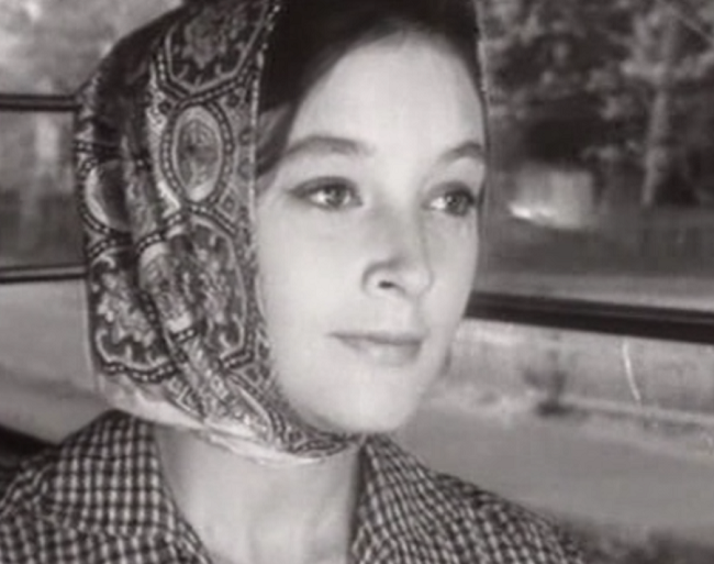 Кадр из фильма  «Первый троллейбус» (1963). Скриншот.