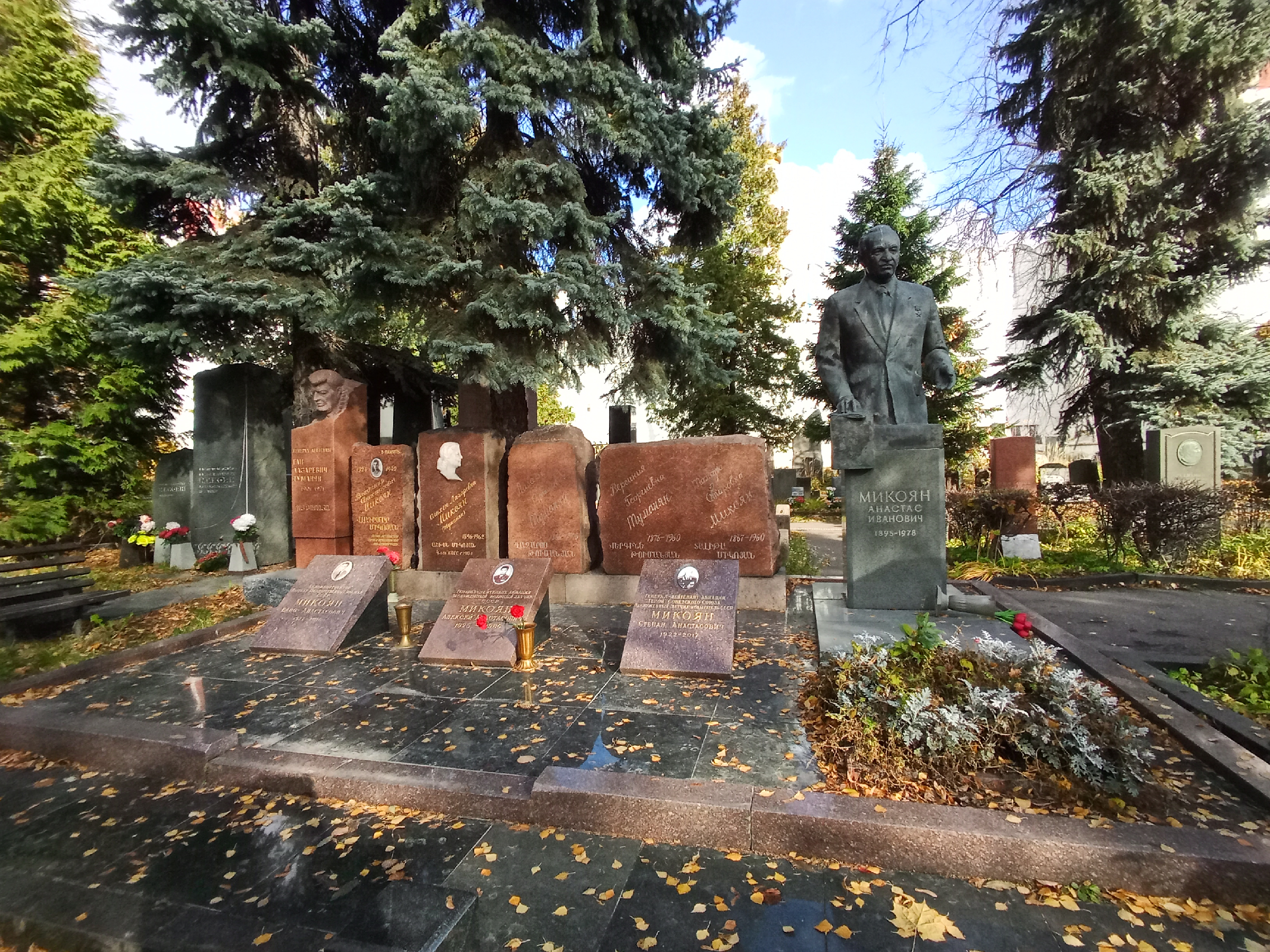 Любовь после смерти. Известные пары похороненные вместе на некрополях столицы. Часть 4.3
