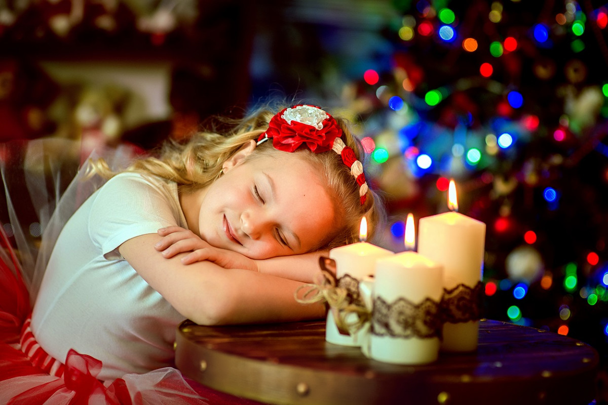 Сплю в новогоднюю ночь. Новогоднее чудо. Волшебное Рождество. В ожидании нового года. Новогоднее волшебство для детей.