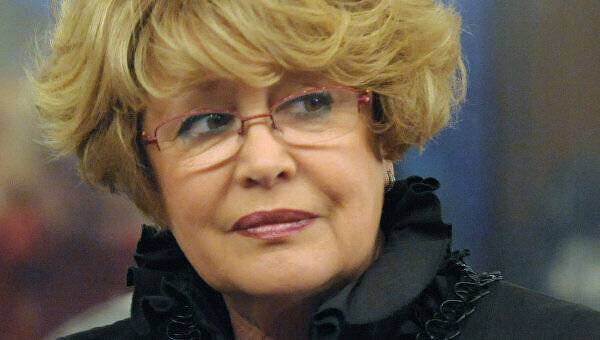 В кино Марина Неелова дебютировала более полувека назад еще будучи студенткой, затем были яркие роли в картинах «Монолог», «Осенний марафон», «Ты у меня одна» и множестве других. Особенно талант Нееловой ценит театральный зритель, и каждый ее выход на сцену родного «Современника» — это событие. Событием становится и каждое интервью артистки, они крайне редки.