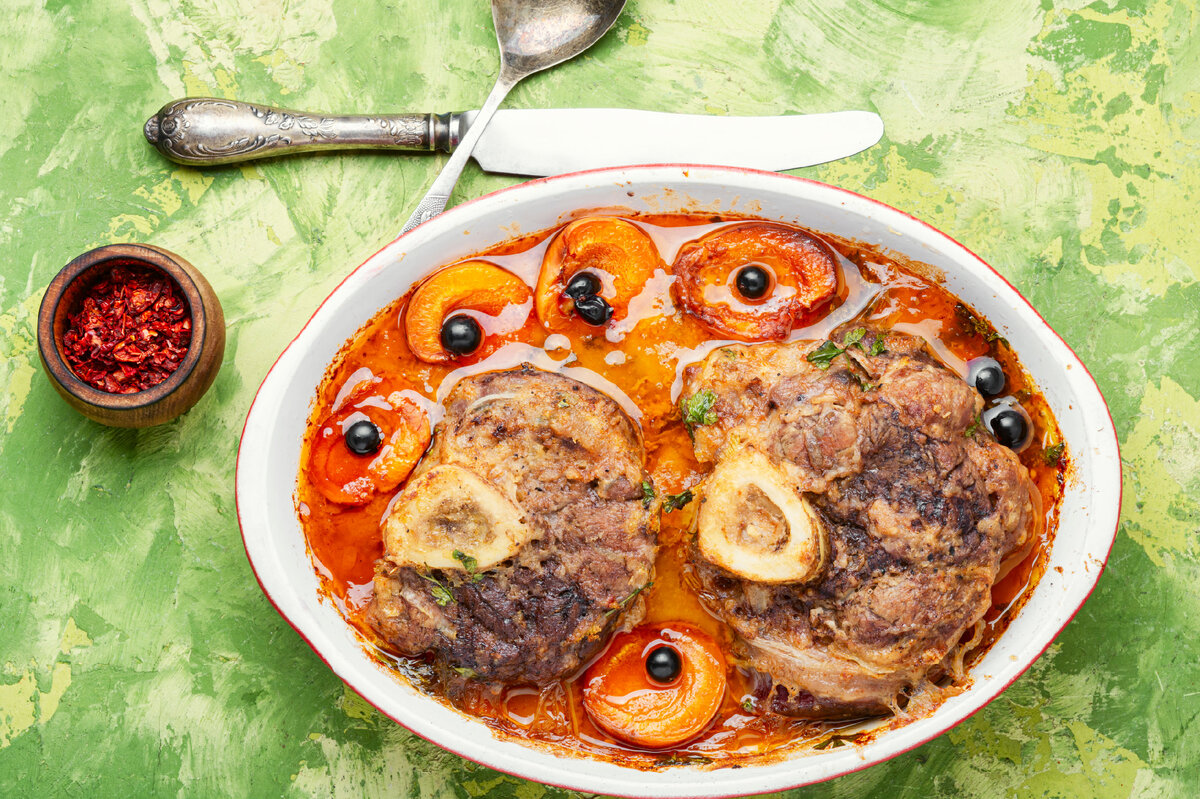 Оссобуко — чудесное итальянское блюдо из говяжьей голяшки