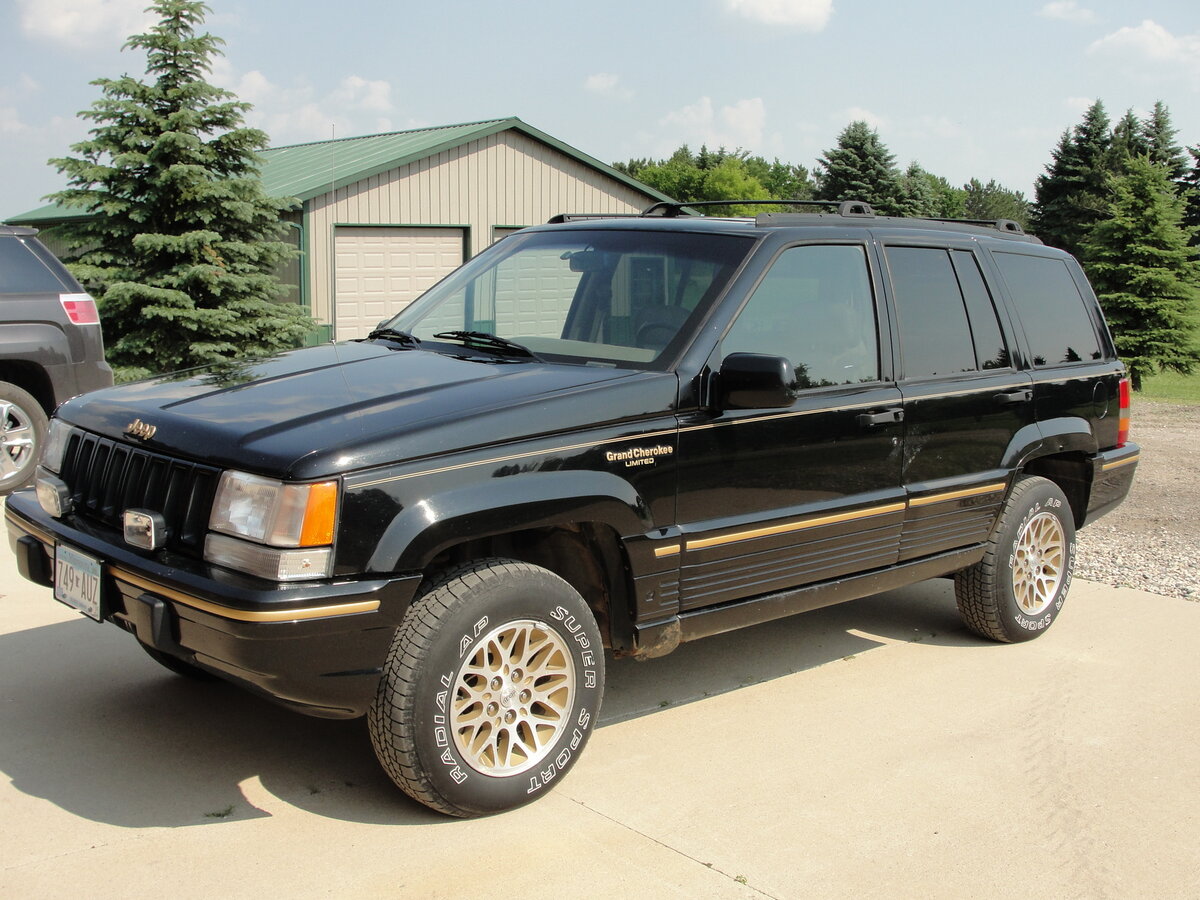 Jeep Grand Cherokee 5.2.Фото взято из открытых источников.