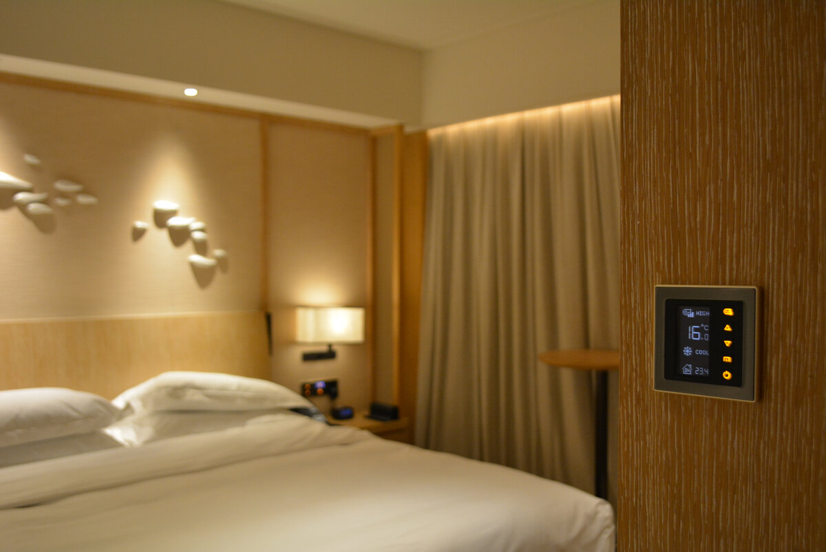 Система "Умного дома" в спальне