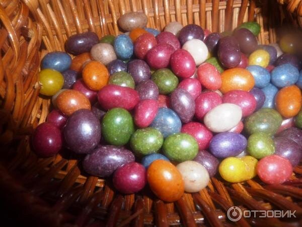 Драже "Морские камушки", фото с сайта Отзовик.ру. Мне кажется, в нашем детстве конфеты не были такими яркими.