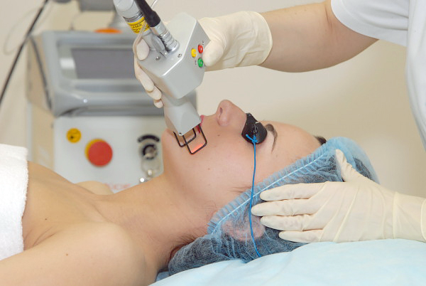 Лазерное омоложение лица. Фото с сайта Д.Р. Гришкяна. Имеются противопоказания, требуется консультация специалиста