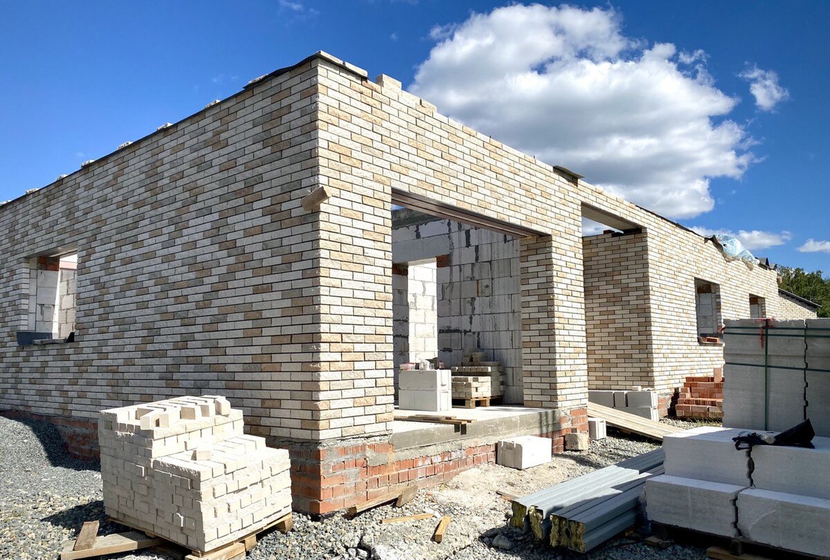 Дом в селе Долгодеревенское Челябинской области, стены утеплены засыпкой из вспученного вермикулита