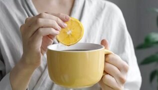 источник фото https://tuguru.ru/kofe-s-limonom-dlya-pohudeniya-otzyvy/