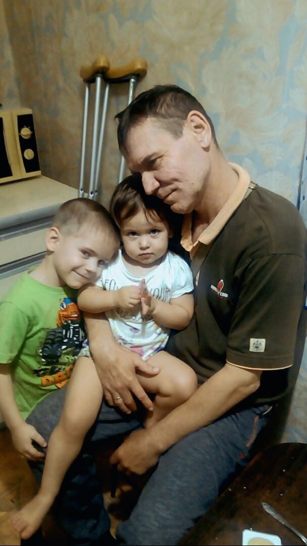 Виталий с внуками