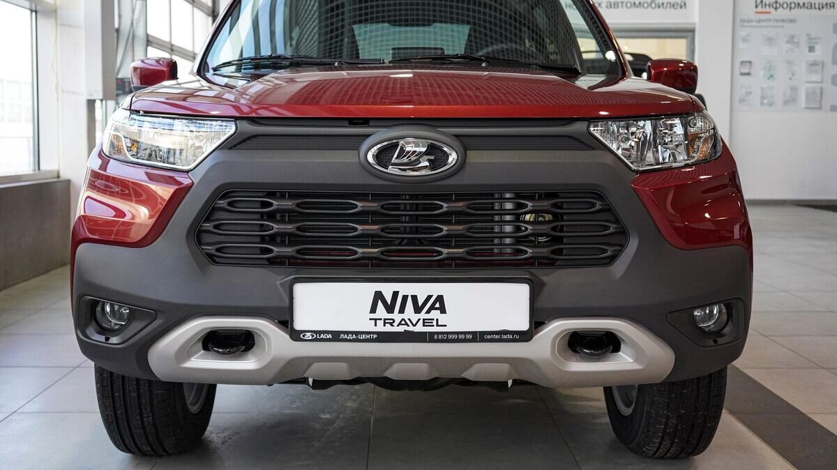    Новый автомобиль LADA Niva Travel в Санкт-Петербургском дилерском салоне LADA© РИА Новости / Алексей Даничев