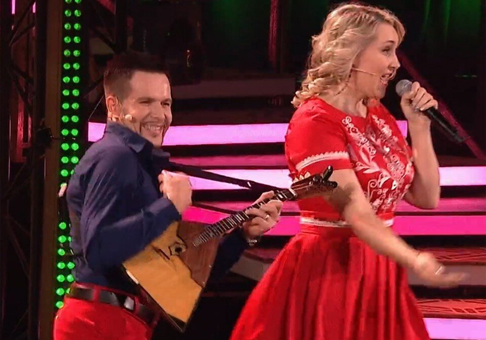     Светлана и Александр исполнили две песни. Фото: кадр видео телеканала «Россия»