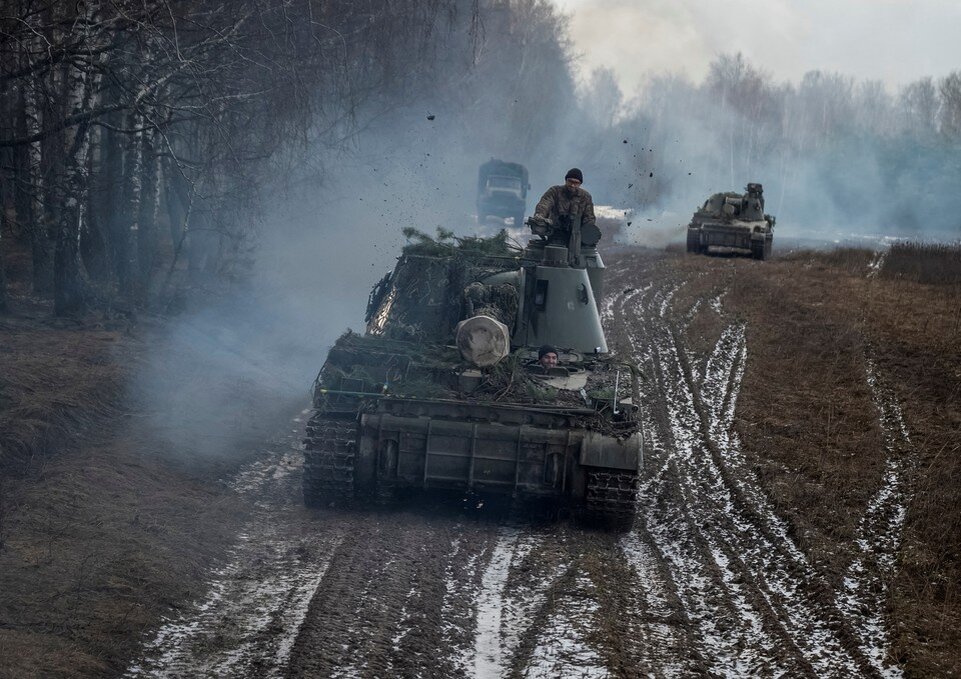     Бронетехника ВСУ в Черниговской области Украины.  REUTERS