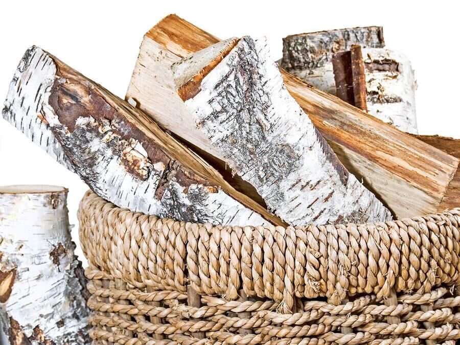 Древесина березы пользуется популярностью . Он обеспечивает хорошее тепло и подходит для всех видов отопления.