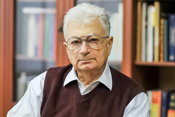 2023 год является юбилейным для великого учёного, физика-ядерщика Юрия Цолаковича Оганесяна. 14 апреля он отметил своё 90-летие. Состоялся ряд праздничных мероприятий. А впереди предстоят ещё.-5