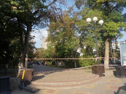    на Пушкинской ограничили движение и ввели режим ЧС // фото: Александр Оленев, газета "Молот"