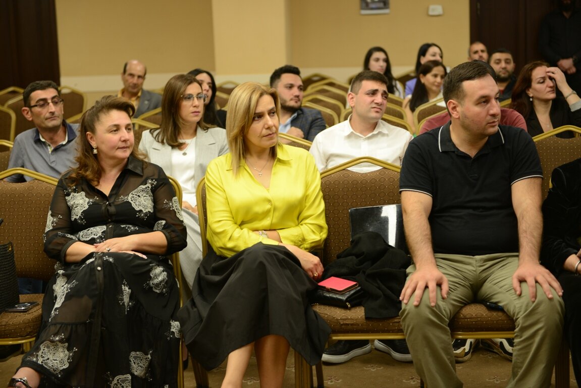 12 сентября по инициативе адвокатской конторы «Аве Юс» в зале «Манташов» бизнес-центра «Элит Плаза» состоялась презентация книги адвоката Палаты адвокатов Республики Армения, главного редактора...-14