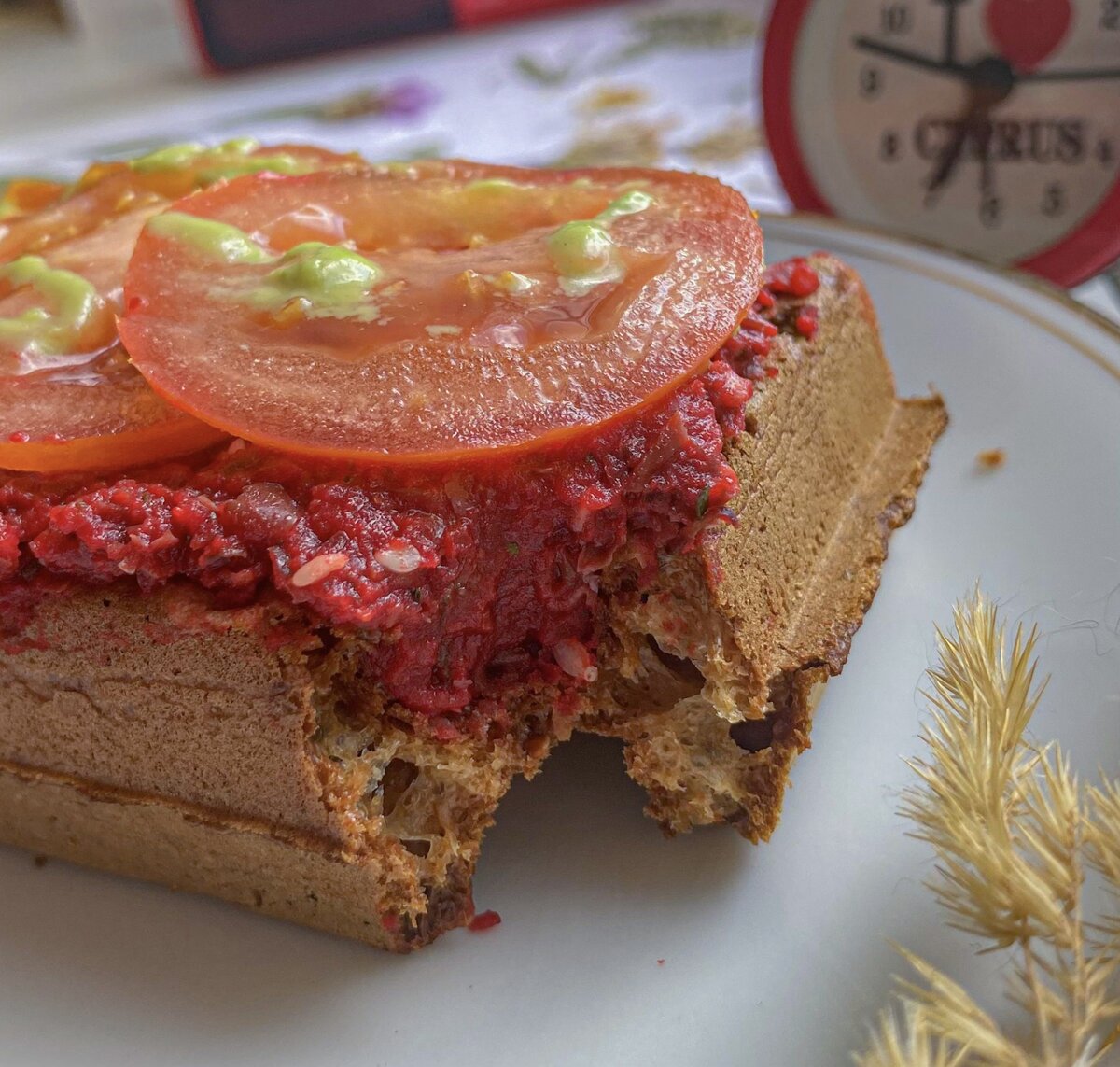 Сверху я аккуратно "накапала" хреном с васаби. Фото автора 