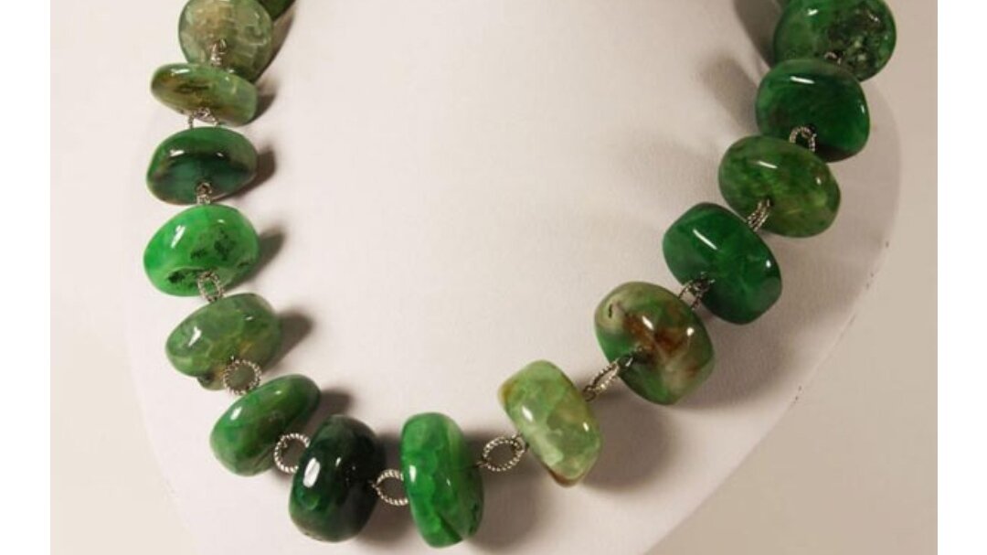 Украшение из бовенита