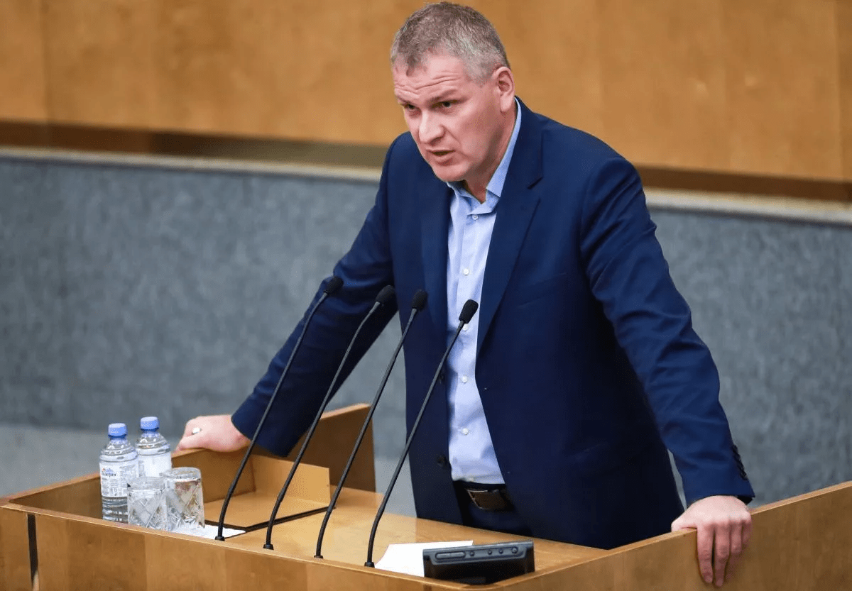 Алексей Владимирович Куринный - российский политический деятель, врач-хирург, кандидат медицинских наук. Депутат Государственной думы Российской Федерации VII и VIII соз