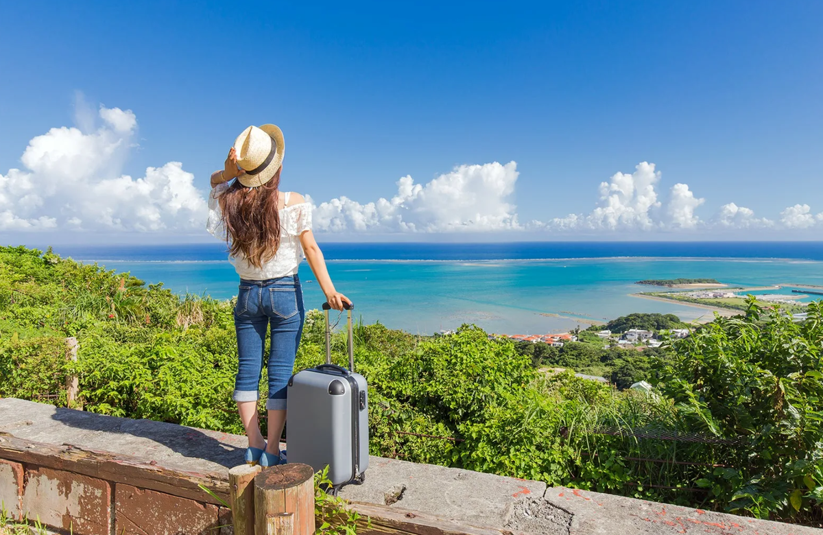 Путешествие хочу отправиться. Туризм море Сток. Travel woman. Тревел Видеоблоги картинки. Картинки Вояж пешком или виртуально.